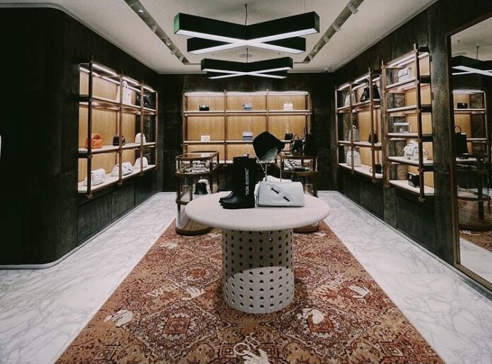 Открытие Off-White в Пассаже