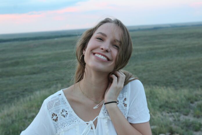 Улыбка девушка